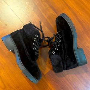 Toddler girls black velvet boot with fur